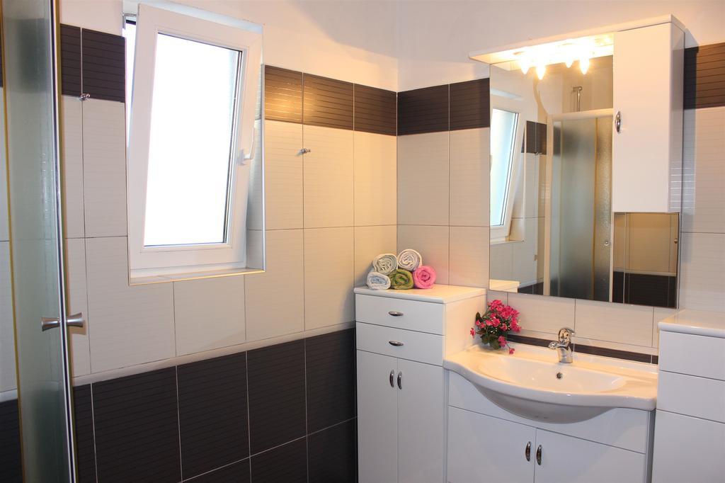 Apartments Bluesun Оміш Екстер'єр фото