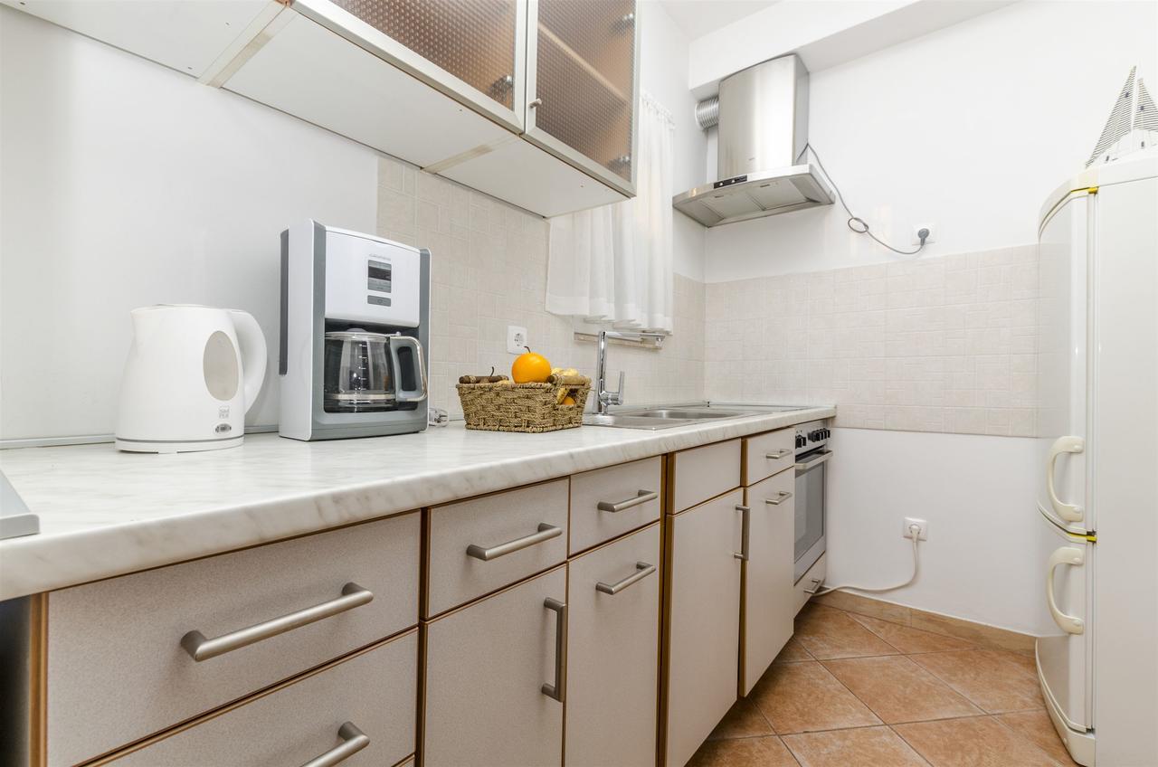 Apartments Bluesun Оміш Екстер'єр фото