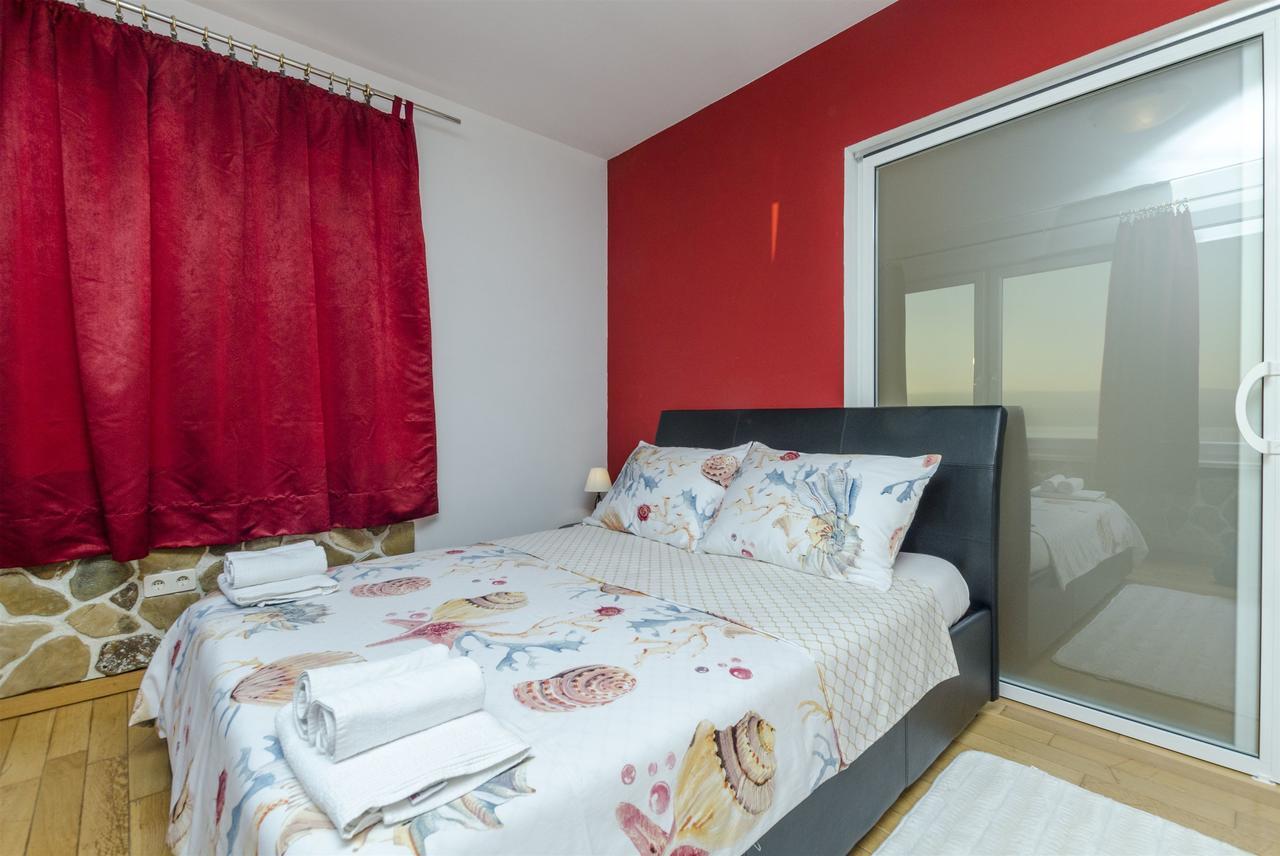 Apartments Bluesun Оміш Екстер'єр фото