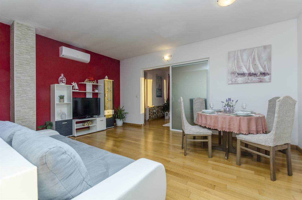 Apartments Bluesun Оміш Екстер'єр фото