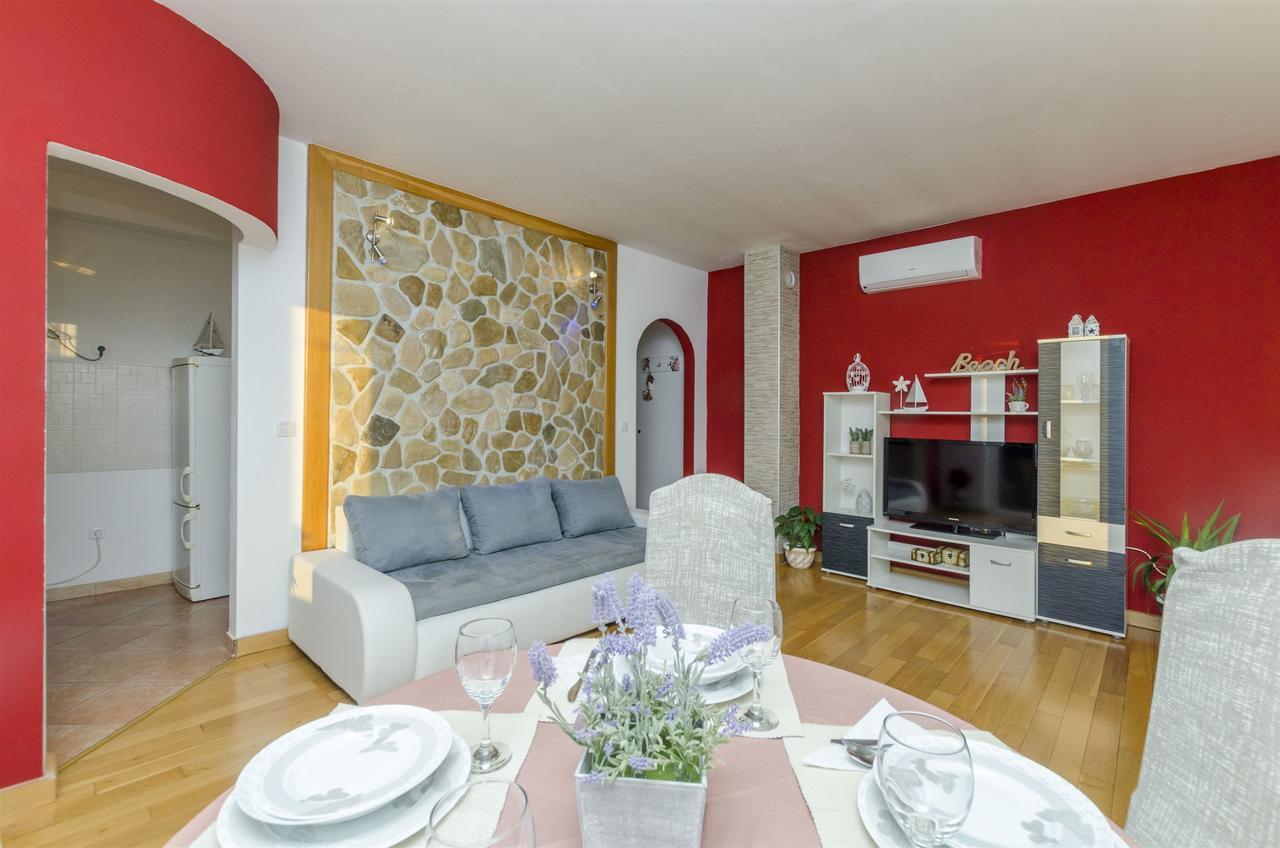 Apartments Bluesun Оміш Екстер'єр фото